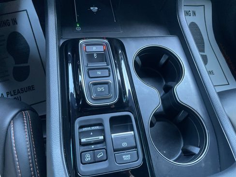 Used 2025 Honda Pilot TrailSport image 29