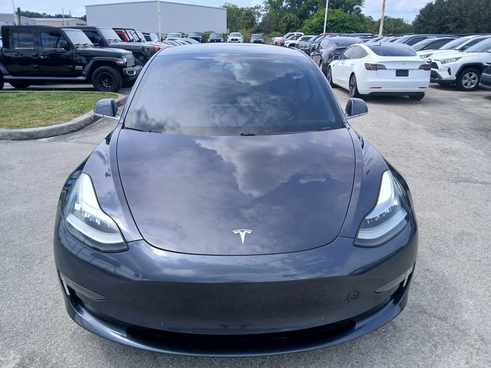 Used 2018 Tesla Model 3 Long Range RWD image 3