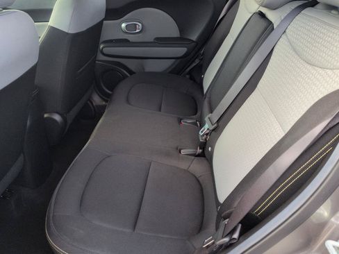 Used 2016 Kia Soul + FWD image 27