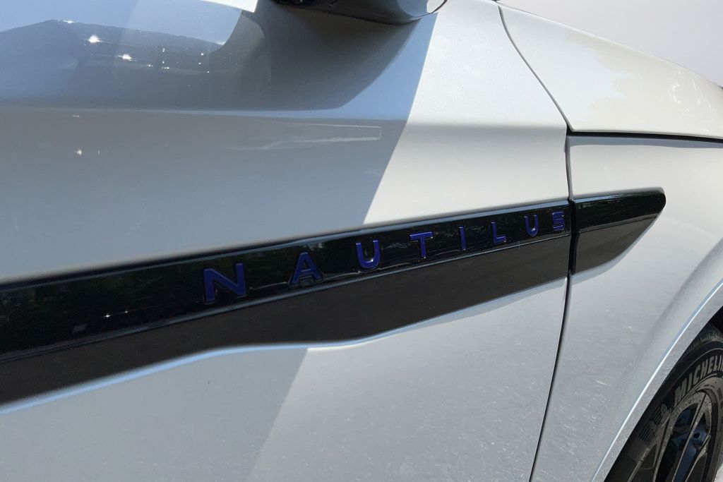 Used 2025 Lincoln Nautilus Reserve AWD/4WD image 27