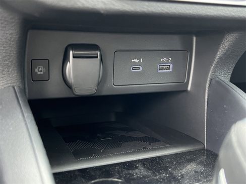 New 2025 Nissan Versa SR w/ Trunk Package image 12