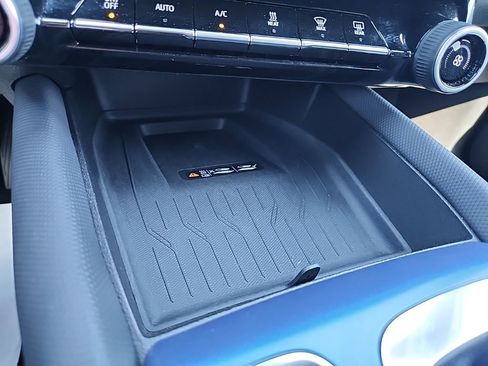 Certified 2025 Chevrolet Equinox EV LT w/ Convenience Package image 27