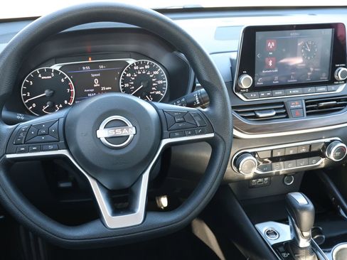 Used 2024 Nissan Altima 2.5 SV image 15