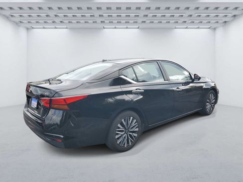 Used 2024 Nissan Altima 2.5 SV image 4