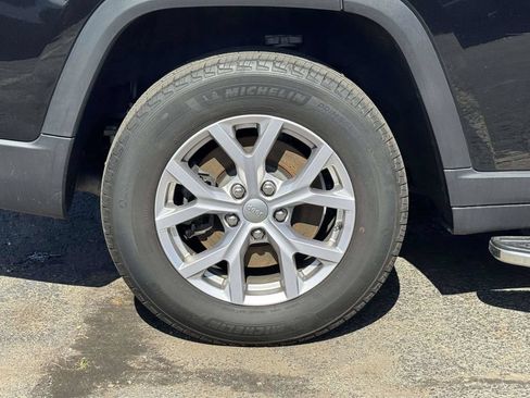 Used 2022 Jeep Grand Cherokee L Limited AWD/4WD image 6