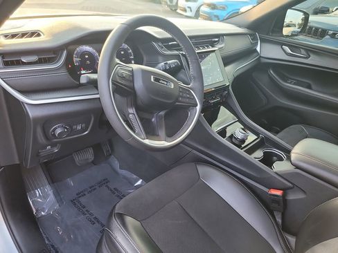 Certified 2024 Jeep Grand Cherokee L Altitude image 18