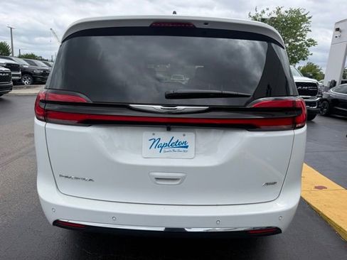 New 2026 Chrysler Pacifica Select AWD/4WD image 9