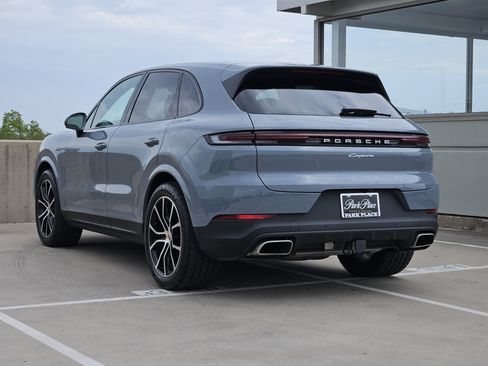 Used 2025 Porsche Cayenne AWD/4WD image 3