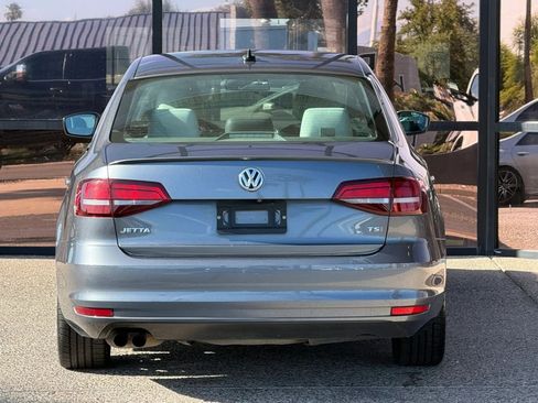 Used 2016 Volkswagen Jetta Sport FWD image 9