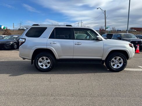 Used 2022 Toyota 4Runner SR5 Premium image 10