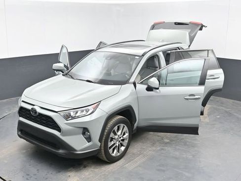 Used 2021 Toyota RAV4 XLE Premium image 51