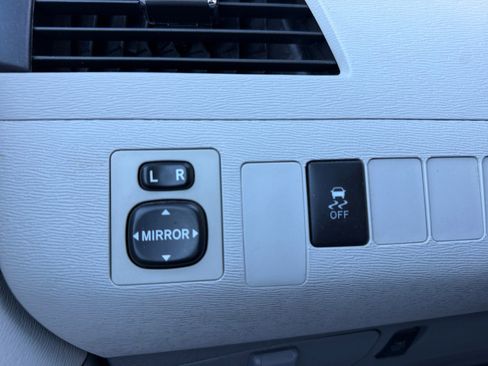 Used 2014 Toyota Sienna LE image 31