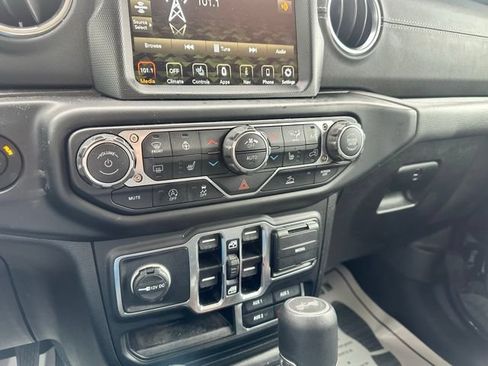 Used 2022 Jeep Wrangler Unlimited Sahara w/ Cold Weather Group AWD/4WD image 25