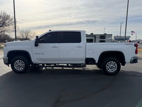 Used 2022 Chevrolet Silverado 2500 LT w/ Convenience Package image 4
