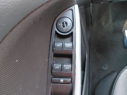 Used 2012 Ford Focus SE FWD image 17