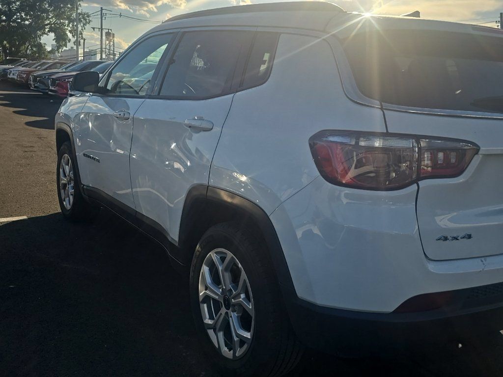 Used 2025 Jeep Compass Latitude AWD/4WD image 4