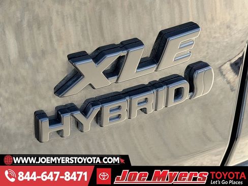 Used 2024 Toyota RAV4 XLE Premium image 11