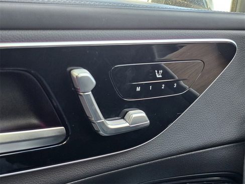 Used 2024 Mercedes-Benz GLC 300 image 23