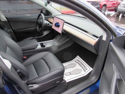 Used 2022 Tesla Model Y Long Range image 8