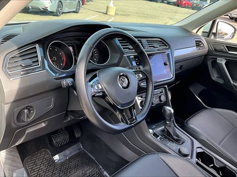 Used 2019 Volkswagen Tiguan SE image 17