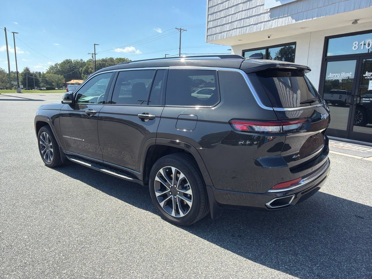 Used 2023 Jeep Grand Cherokee L Overland w/ MOPAR Finishing Package AWD/4WD image 7