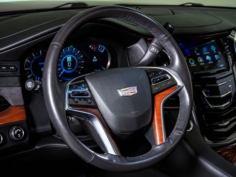 Used 2019 Cadillac Escalade Luxury AWD/4WD image 20