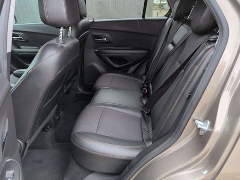 Used 2021 Chevrolet Trax LT AWD/4WD image 22