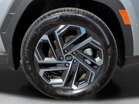 Certified 2025 Hyundai Tucson Limited AWD/4WD image 10