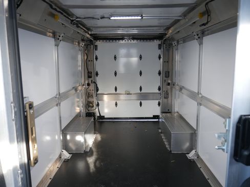 New 2025 Chevrolet Brightdrop 600 w/ Power Door Package image 7