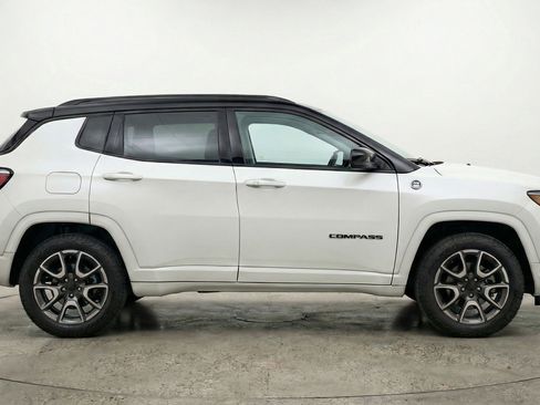 Used 2025 Jeep Compass Trailhawk w/ Trailer Tow Group AWD/4WD image 11