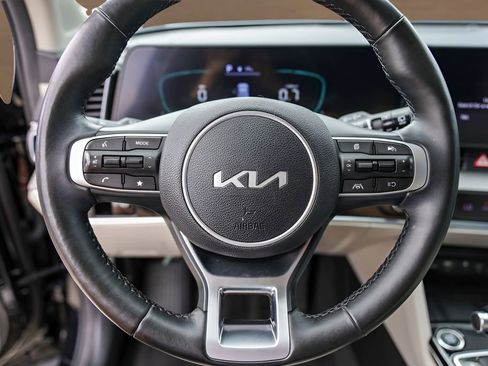 Used 2023 Kia Sportage EX AWD/4WD image 13