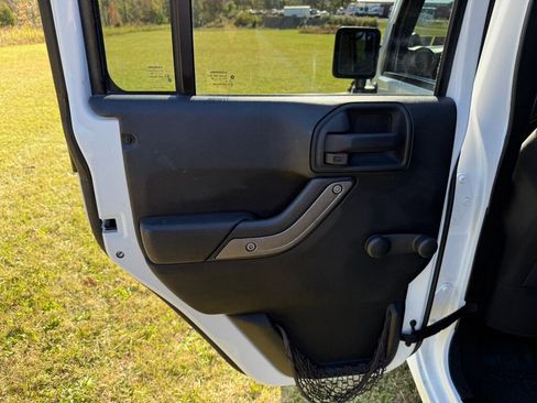 Used 2014 Jeep Wrangler Unlimited Sport image 29