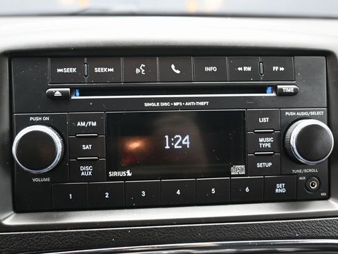 Used 2017 Dodge Grand Caravan SE image 22