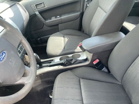 Used 2010 Ford Focus SE image 14