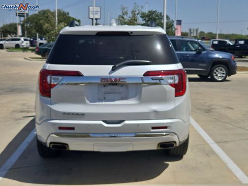 Used 2023 GMC Acadia Denali w/ Denali Technology Package FWD image 5