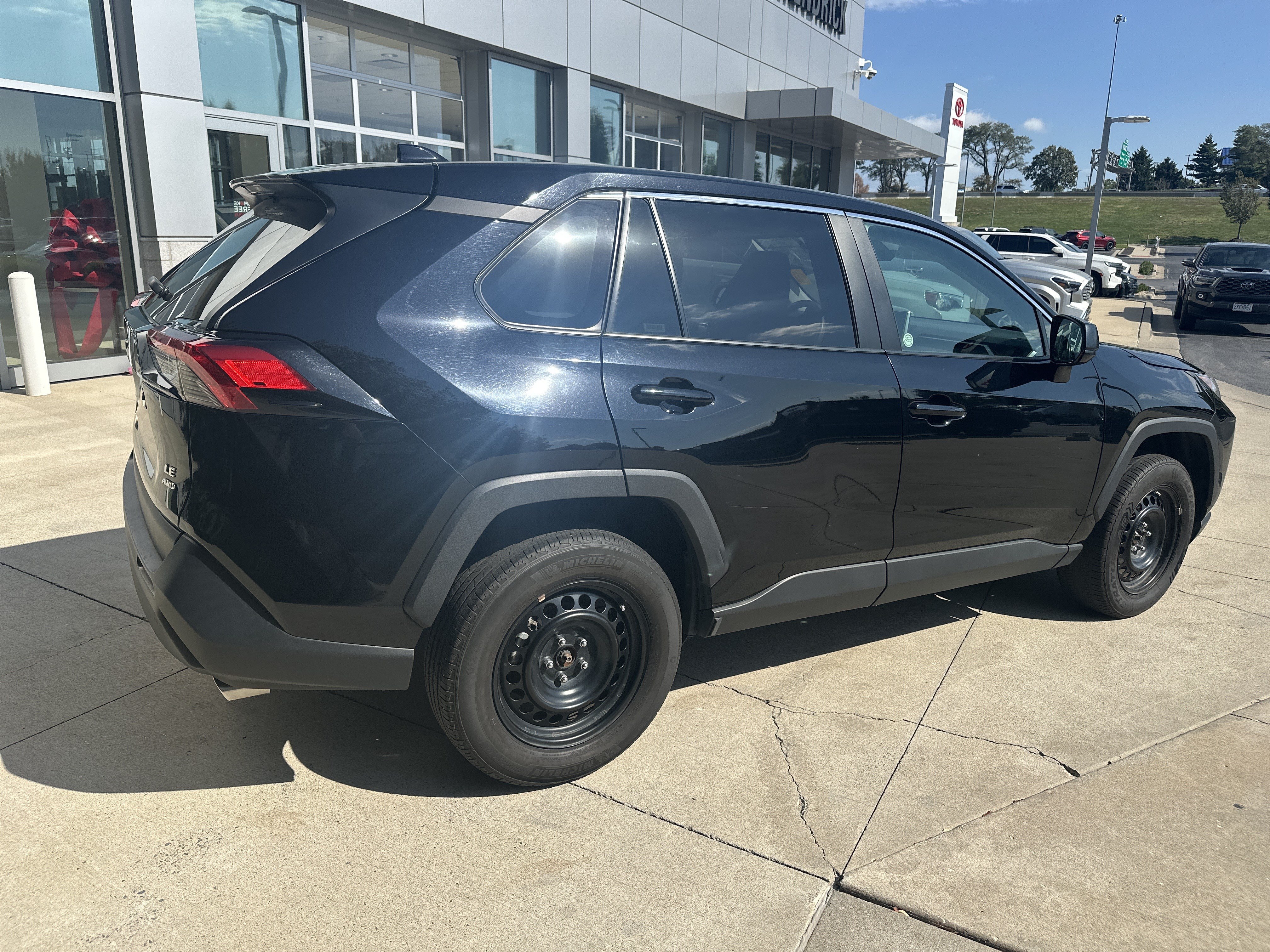 Used 2024 Toyota RAV4 LE AWD/4WD image 10