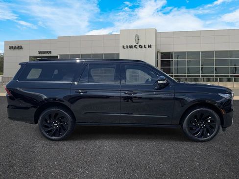 New 2025 Lincoln Navigator L Reserve w/ Jet Appearance Package image 2