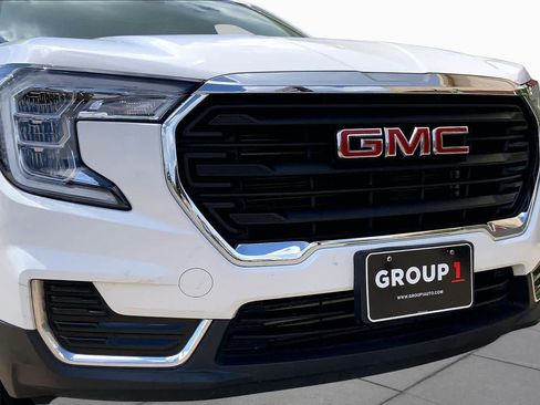 Used 2024 GMC Terrain SLE FWD image 28