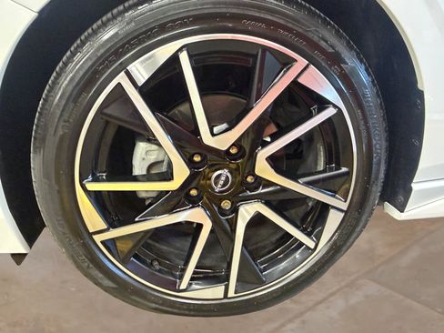 Used 2025 Nissan Sentra SR FWD image 27