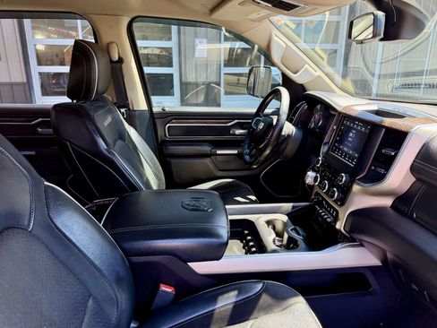 Used 2019 RAM 1500 Laramie AWD/4WD image 18