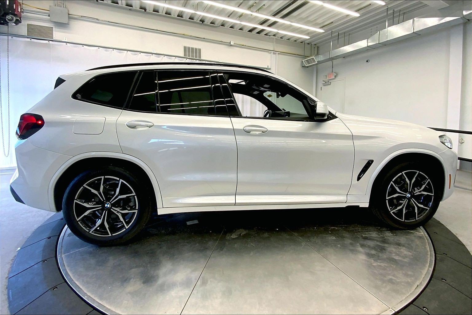 Used 2024 BMW X3 xDrive30i w/ Premium Package AWD/4WD image 8