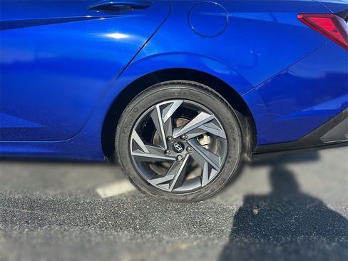 Certified 2025 Hyundai Elantra Sport image 17