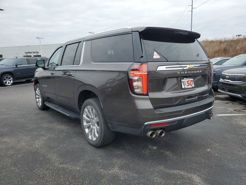 Used 2021 Chevrolet Suburban Premier w/ Premium Package image 7