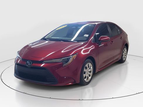Used 2023 Toyota Corolla LE image 3