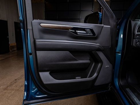 Used 2025 Chevrolet Suburban High Country image 39