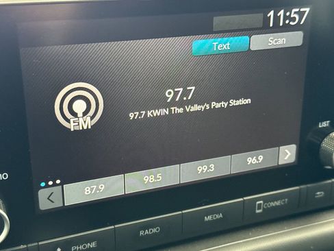 Used 2025 Honda HR-V LX image 17