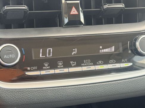 Used 2025 Toyota Corolla LE FWD image 17