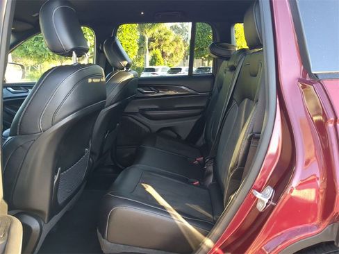 Used 2023 Jeep Grand Cherokee Altitude image 15