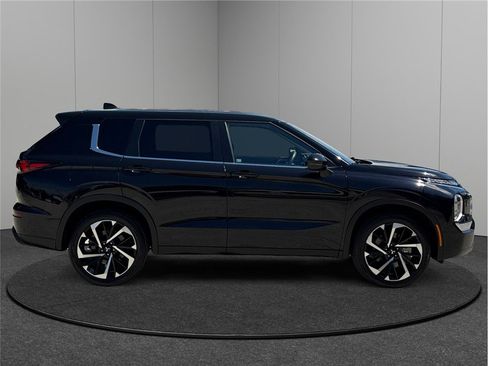 Used 2022 Mitsubishi Outlander ES image 10