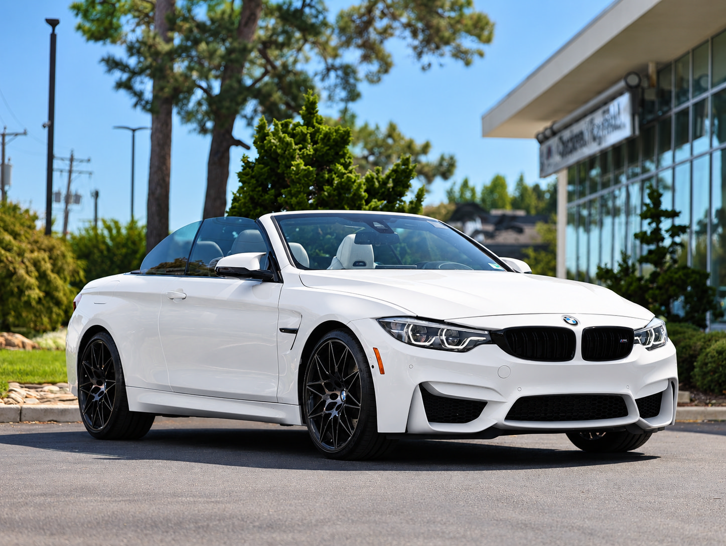 Used 2020 BMW M4 Convertible w/ Competition Package RWD image 1